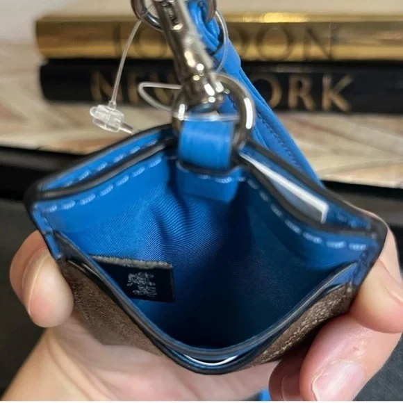 Coach signature Lanyard NWT - Picture 5 of 5